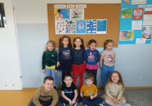 Dzieci z grupy Liski dowiadują się czym jest autyzm z okazji dnia autyzmu.