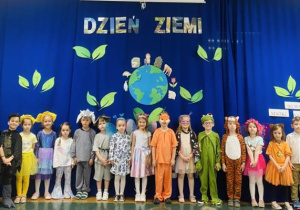 Dzieci z grupy Misie zorganizowały uroczystość przedszkolną z okazji Dnia Ziemi.