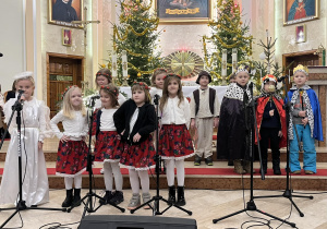 Dzieci z grupy „Smerfy” podczas swojego występu.