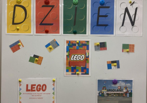 Na zdjęciu widzimy napis „Dzień Lego”.