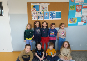 Dzieci z grupy Liski dowiadują się czym jest autyzm z okazji dnia autyzmu.