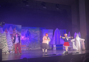 Spektakl teatralny pt. „Królowa Śniegu” w wykonaniu Katolickiego Teatru Edukacji z Krakowa.