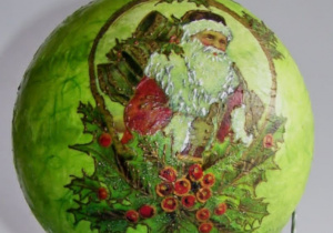 Obrazek bombki wykonaną metodą decoupage.