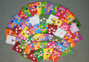 10.Wachlarz z laurek wykonanych przez przedszkolakówa. dla mieszkańców DPS.