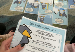 Dzieci biorą udział w quizie wiedzy o pingwinach
