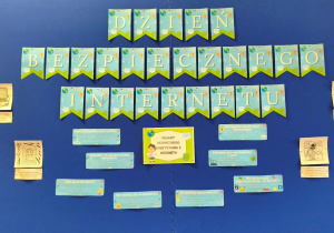 Tablica przedstawiająca informacje na temat Dnia Bezpiecznego Internetu.