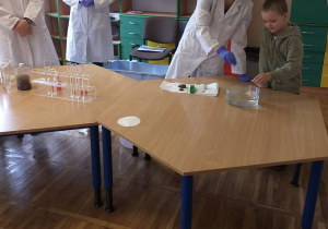 Eksperymenty z wodą.