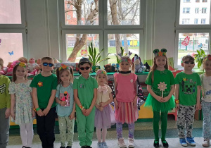 Grupa Motylki w pięknych stylizacjach wiosennych.