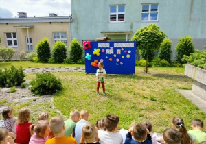 Chłopiec podczas występu.