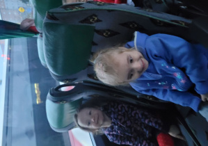 Wyjazd dzieci autobusem na wycieczkę