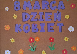 Tablica dekoracyjna z napisem „8 marca dzień kobiet”