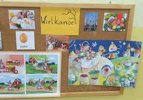Na zdjęciu widnieje napis Wielkanoc oraz obrazki przedstawiające świąteczne tradycje.